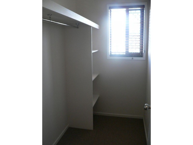 2/24 Desgrand Street, Emerald QLD 4720