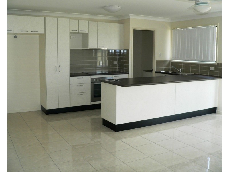 13 Desgrand Street St, Emerald QLD 4720