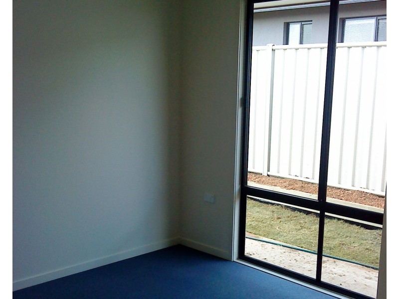 13 Desgrand Street St, Emerald QLD 4720