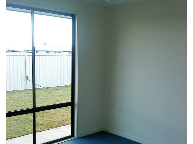 13 Desgrand Street St, Emerald QLD 4720