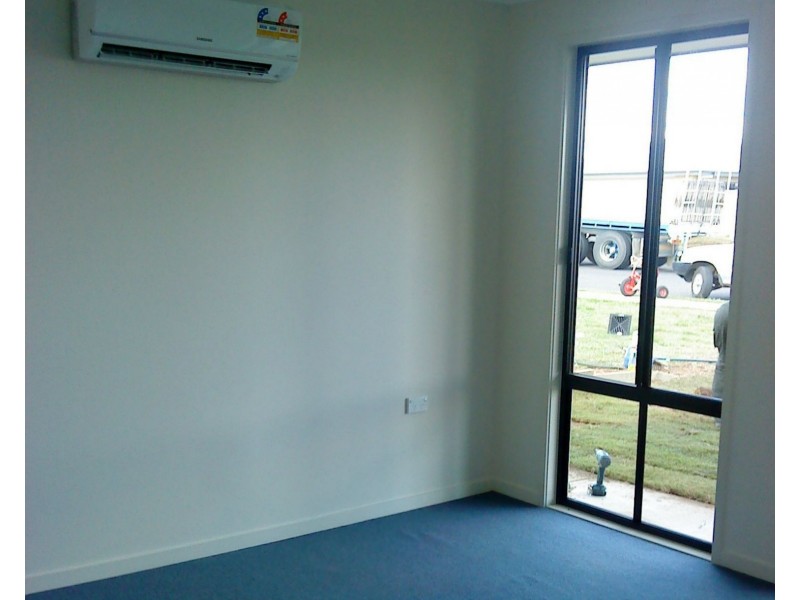 13 Desgrand Street St, Emerald QLD 4720