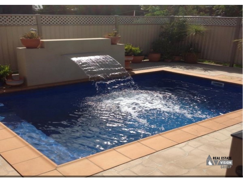 36 Wey St, Blackwater QLD 4717