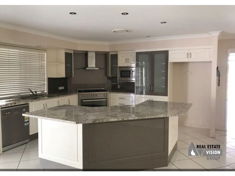 36 Wey St, Blackwater QLD 4717