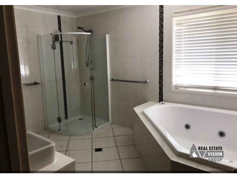 36 Wey St, Blackwater QLD 4717