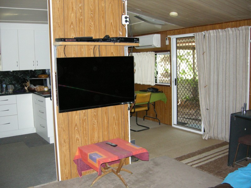 13 Willows Rd, Willows QLD 4702