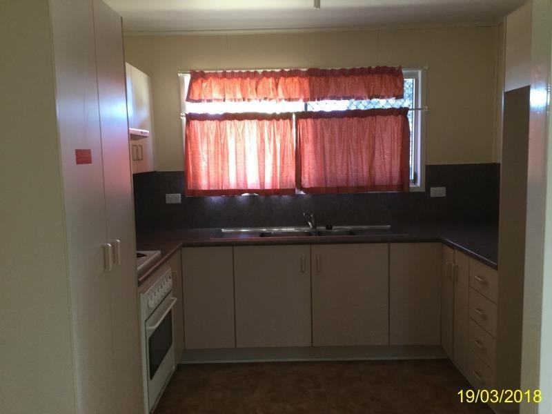 8 Mangrove St, Blackwater QLD 4717