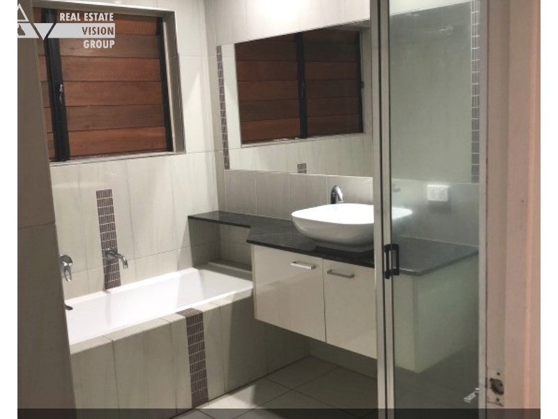 5 Hamilton Ave, Cannonvale QLD 4802