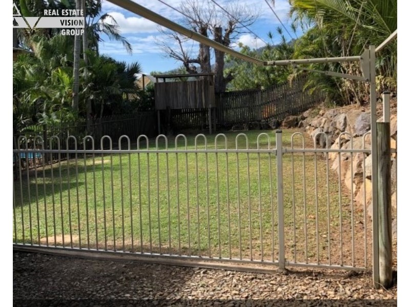 5 Hamilton Ave, Cannonvale QLD 4802