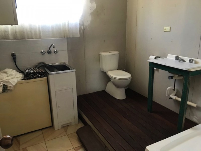 49 Mt Bullock Street, Sapphire QLD 4702