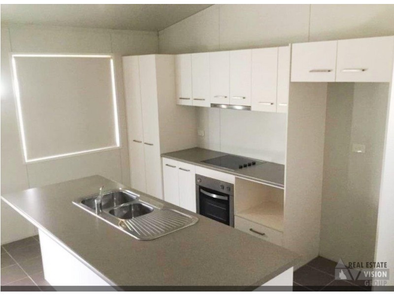 16 Hunter St, Blackwater QLD 4717