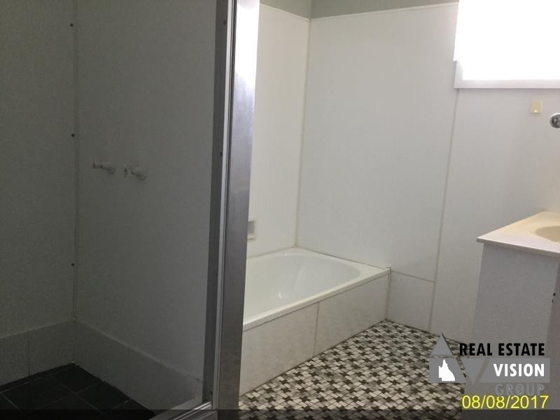 12 Pine Street, Blackwater QLD 4717