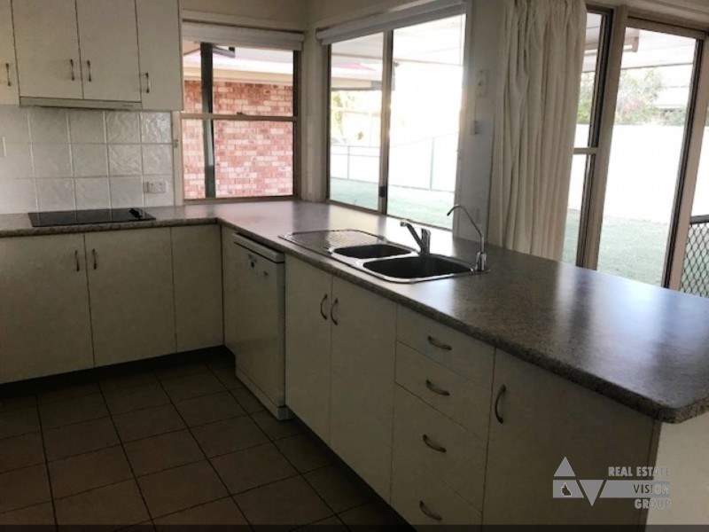 3 Sharlyn Cres, Emerald QLD 4720