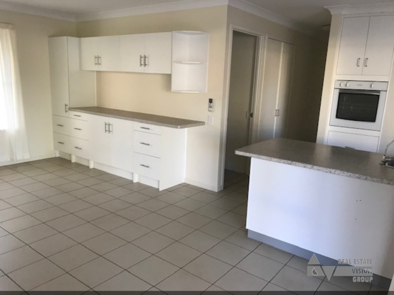 3 Sharlyn Cres, Emerald QLD 4720