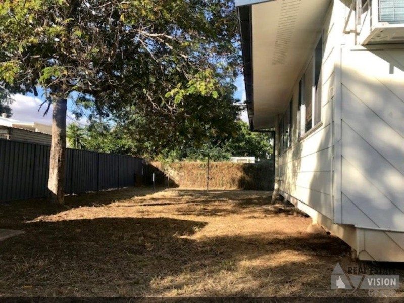 50 Stower St, Blackwater QLD 4717
