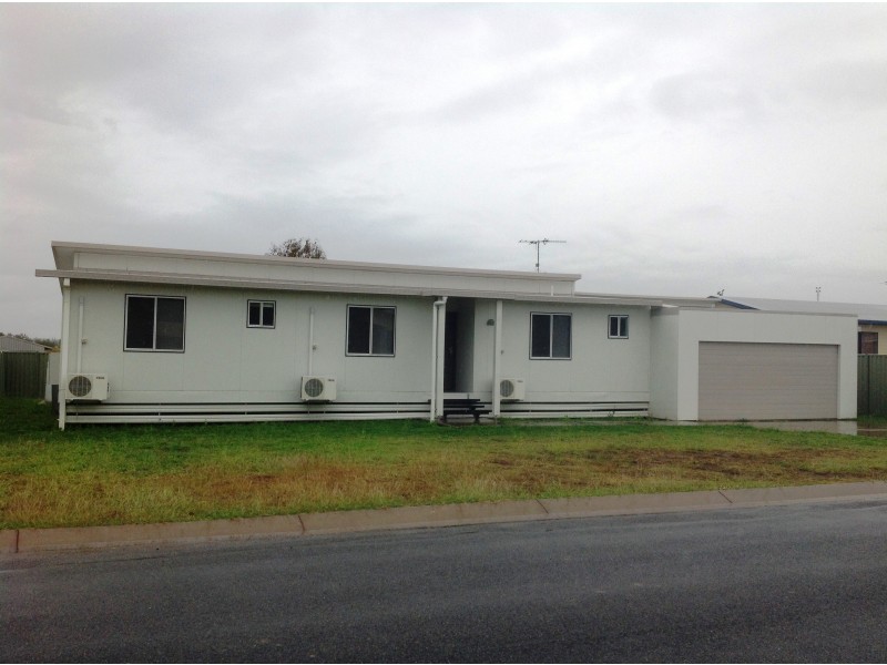 3 Summer Red Ct, Blackwater QLD 4717