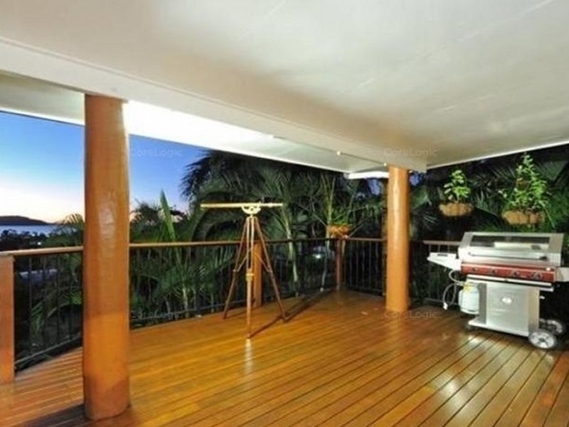 35 Jones Rd, Cannonvale QLD 4802