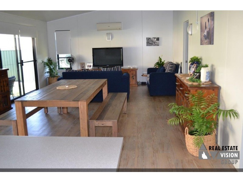 14 Summer Red Ct, Blackwater QLD 4717