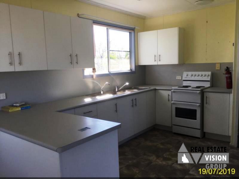 8 Acacia Street, Blackwater QLD 4717