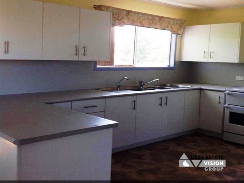 8 Acacia Street, Blackwater QLD 4717