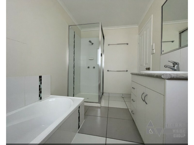 7 Pendula Cres, Blackwater QLD 4717