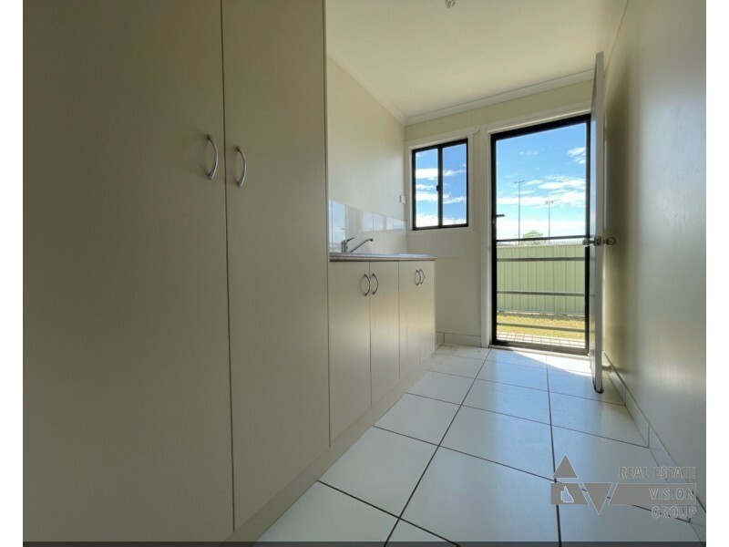 7 Pendula Cres, Blackwater QLD 4717