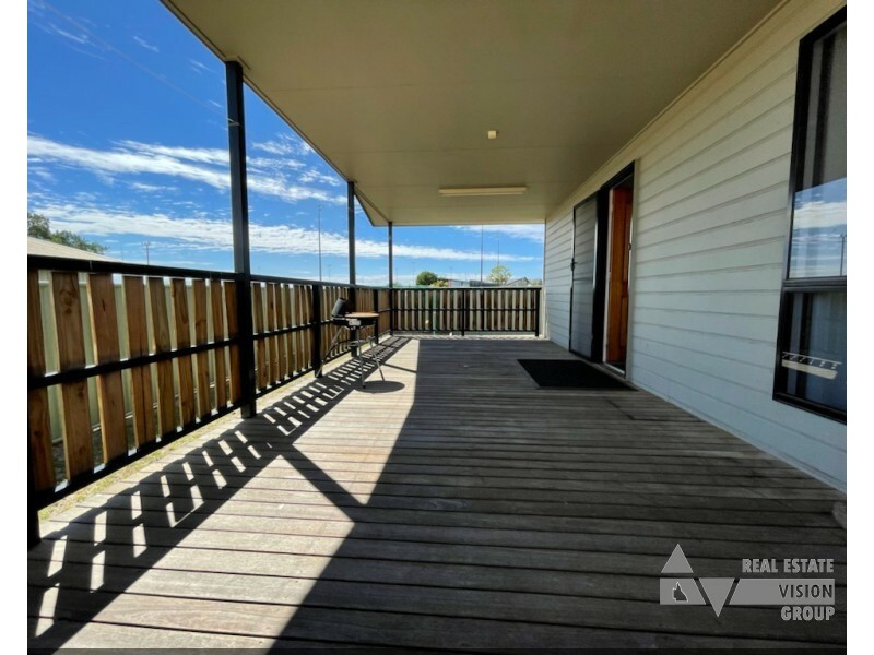 7 Pendula Cres, Blackwater QLD 4717