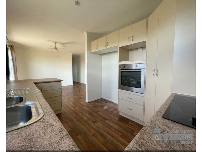 7 Pendula Cres, Blackwater QLD 4717