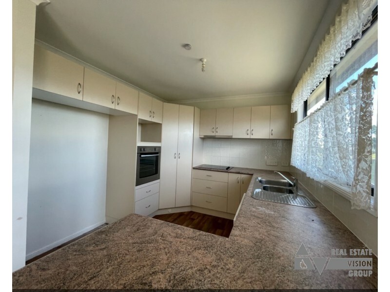 7 Pendula Cres, Blackwater QLD 4717