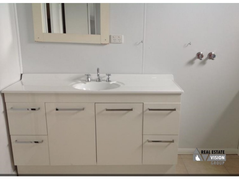 2 Geddes Lane, Emerald QLD 4720