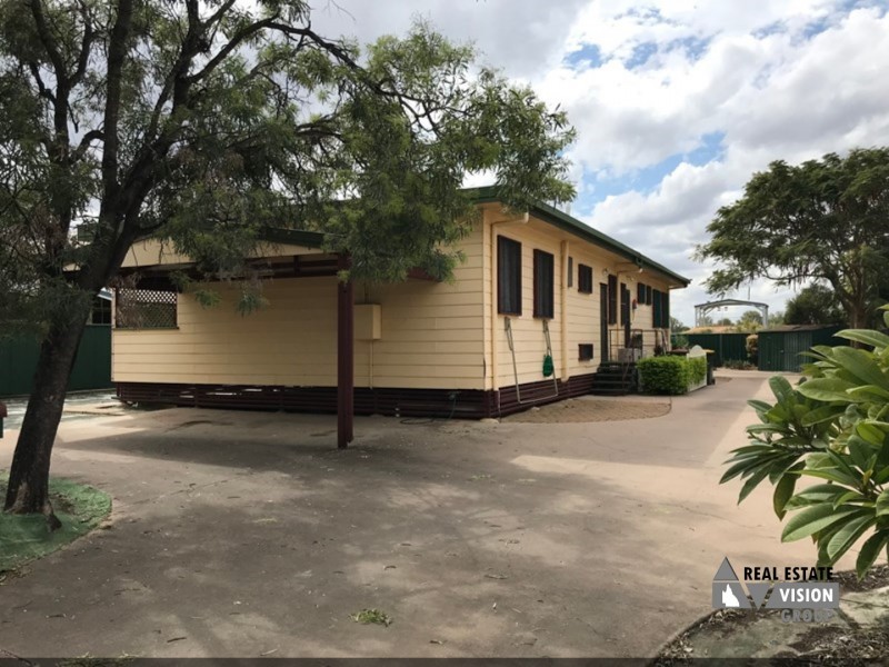 4 Vicki Cl, Emerald QLD 4720