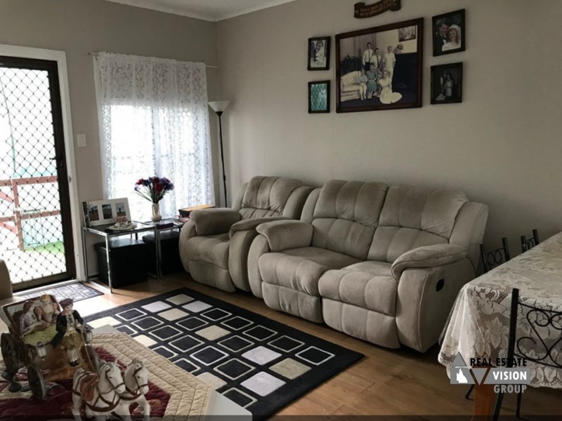 4 Vicki Cl, Emerald QLD 4720