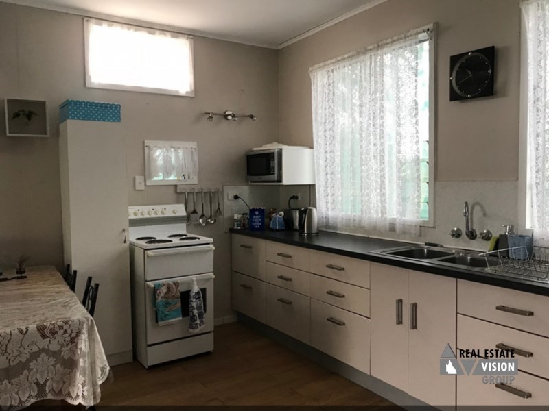 4 Vicki Cl, Emerald QLD 4720