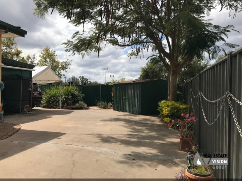 4 Vicki Cl, Emerald QLD 4720