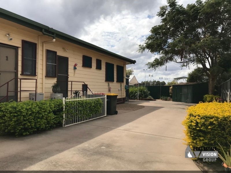 4 Vicki Cl, Emerald QLD 4720