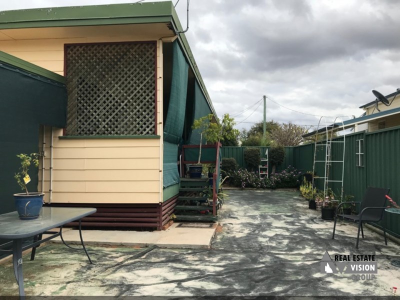 4 Vicki Cl, Emerald QLD 4720