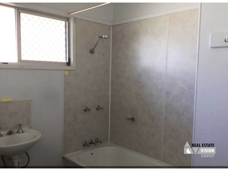 30 Eucalyptus St, Blackwater QLD 4717