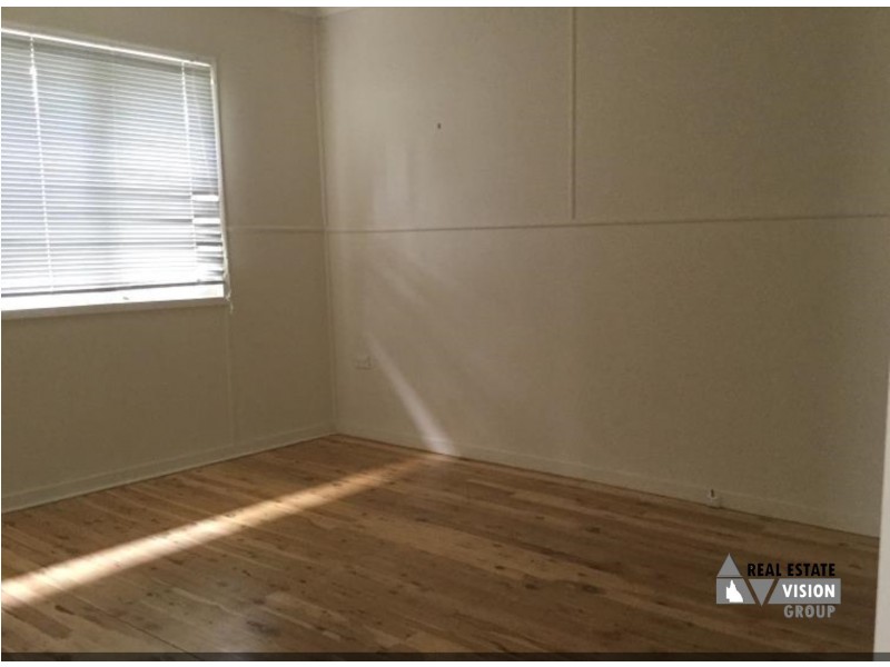 19 Arnold Street, Blackwater QLD 4717