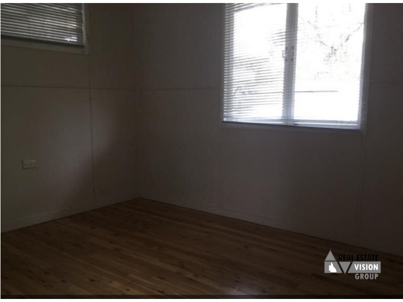 19 Arnold Street, Blackwater QLD 4717