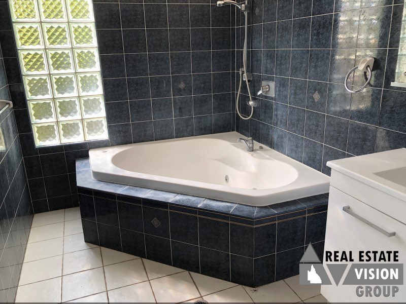 7 Country Rd, Cannonvale QLD 4802