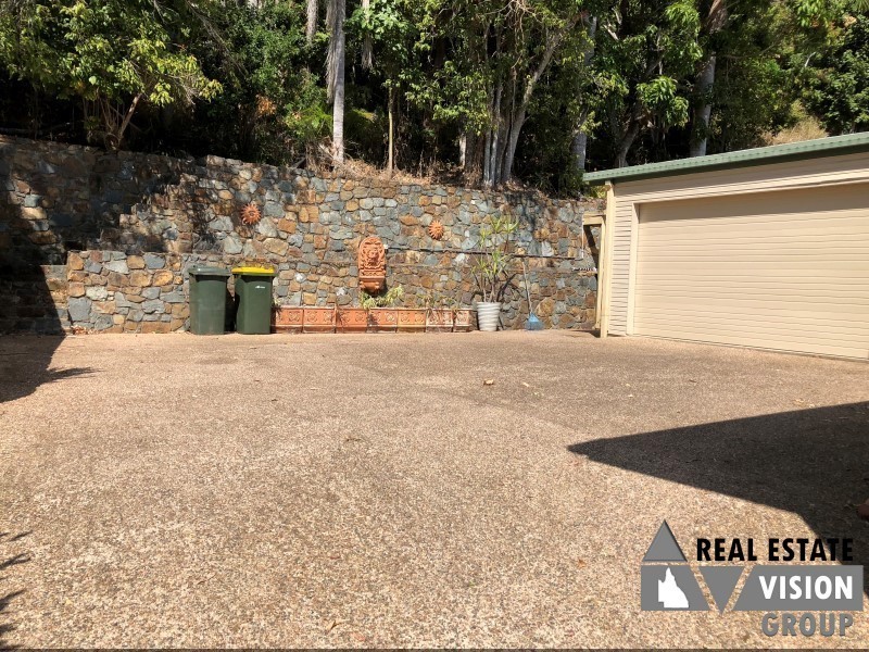 7 Country Rd, Cannonvale QLD 4802