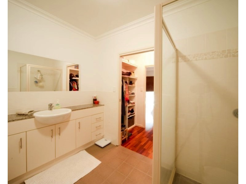 Unit 8/21 Shute Harbour Rd, Cannonvale QLD 4802