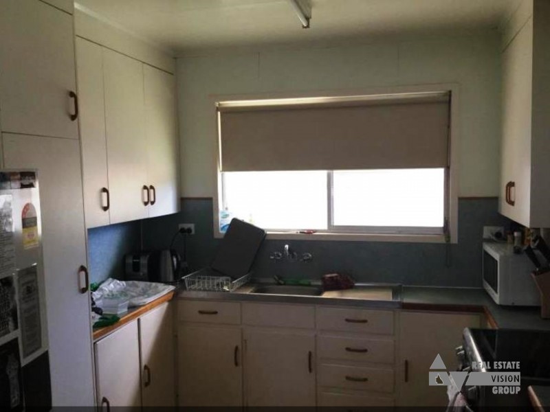 72 Arthur St, Blackwater QLD 4717