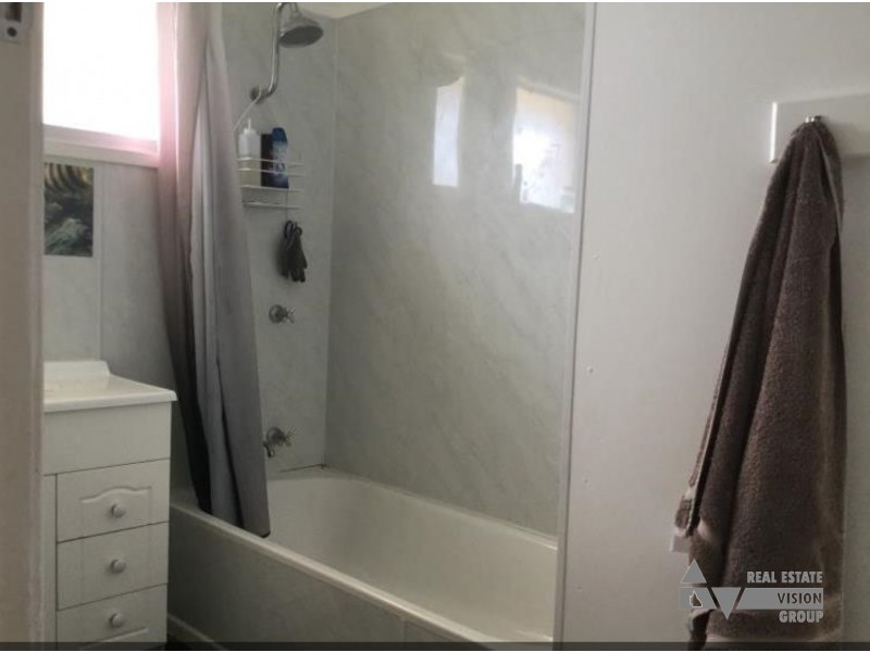 72 Arthur St, Blackwater QLD 4717