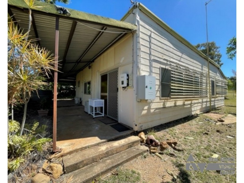 6 Sunrise, Sapphire QLD 4702