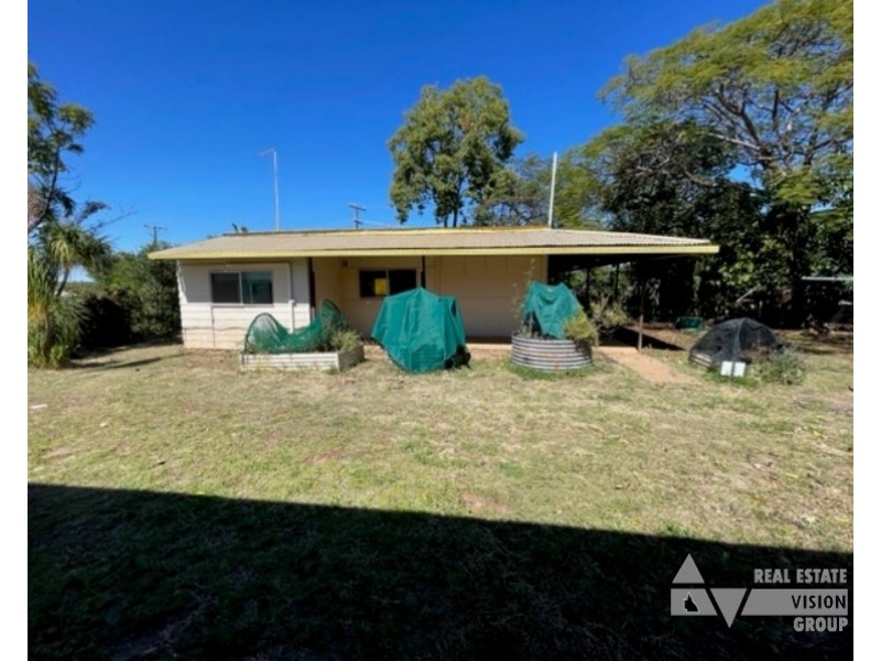 6 Sunrise, Sapphire QLD 4702