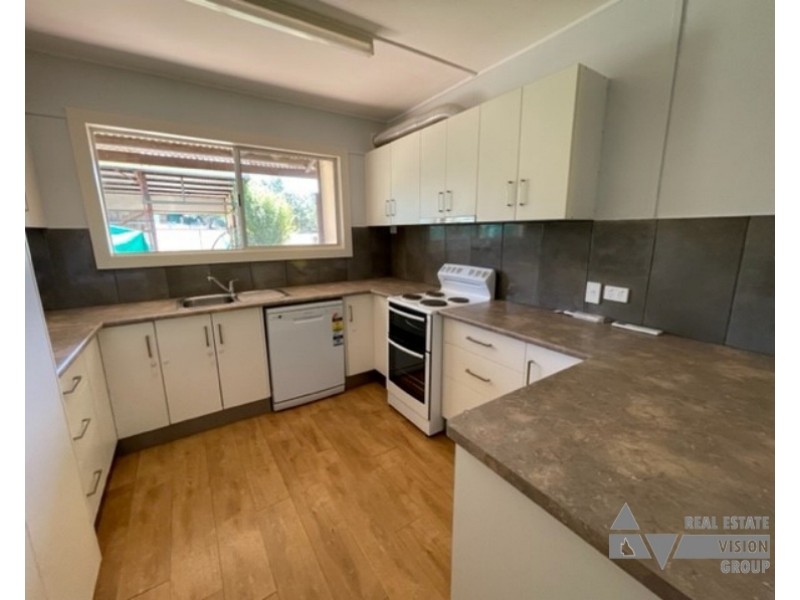 6 Sunrise, Sapphire QLD 4702