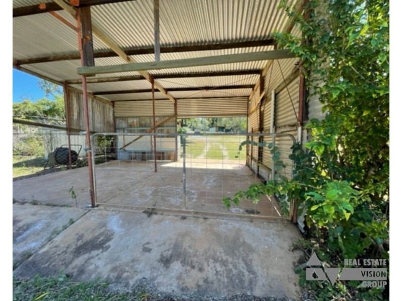 6 Sunrise, Sapphire QLD 4702