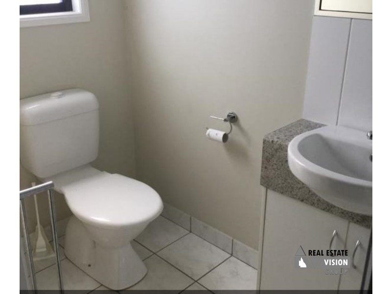 1A Pendula Cres, Blackwater QLD 4717