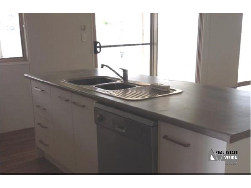 6 Summer Red Ct, Blackwater QLD 4717
