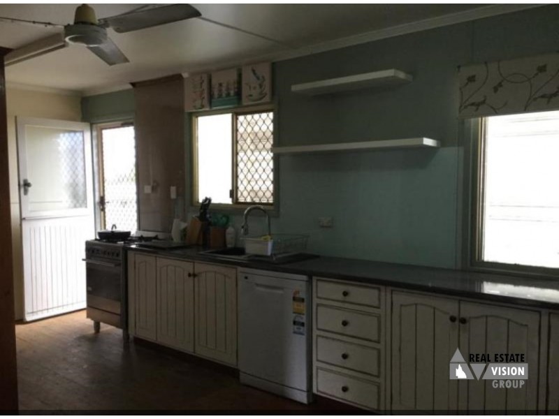 16 Yellowwood St, Blackwater QLD 4717